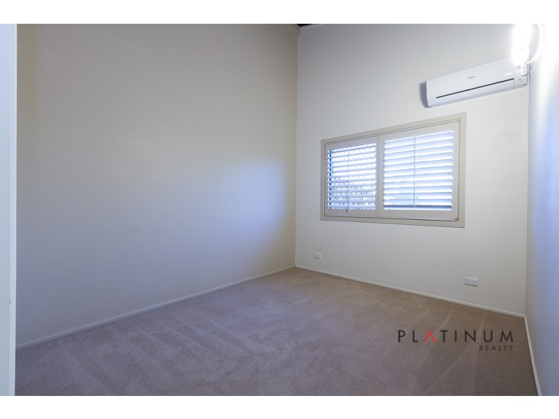 2/42 Messines Crescent, Miami QLD 4220