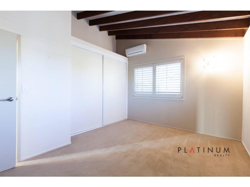 2/42 Messines Crescent, Miami QLD 4220