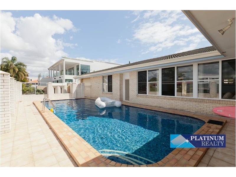 Broadbeach Waters QLD 4218