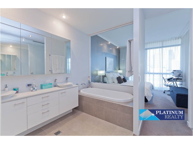 Broadbeach Waters QLD 4218