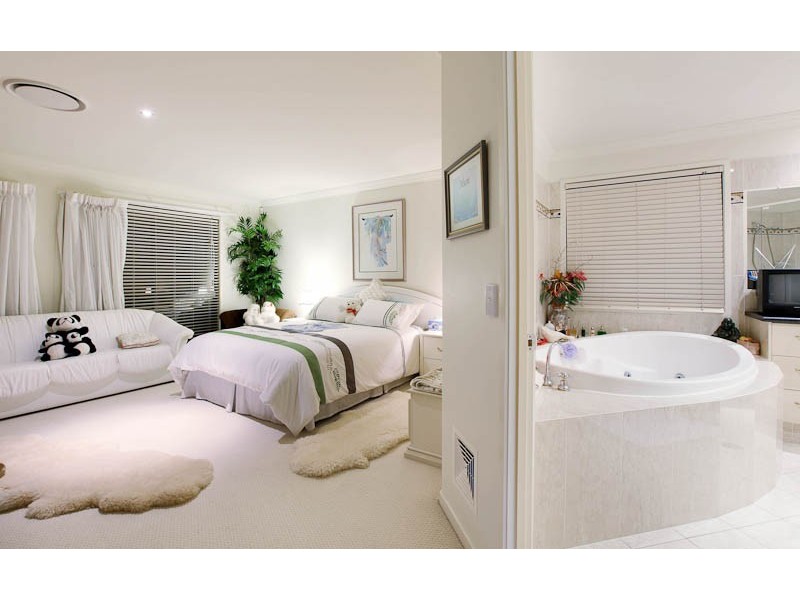 Broadbeach Waters QLD 4218