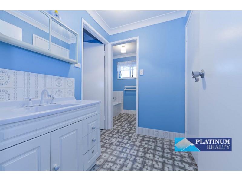 39 Rochester Drive, Mount Warren Park QLD 4207