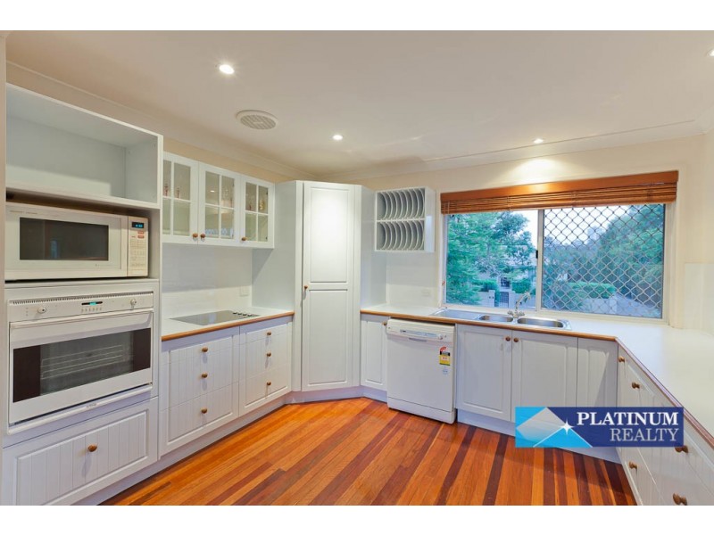 7 Karina Crescent, Broadbeach Waters QLD 4218