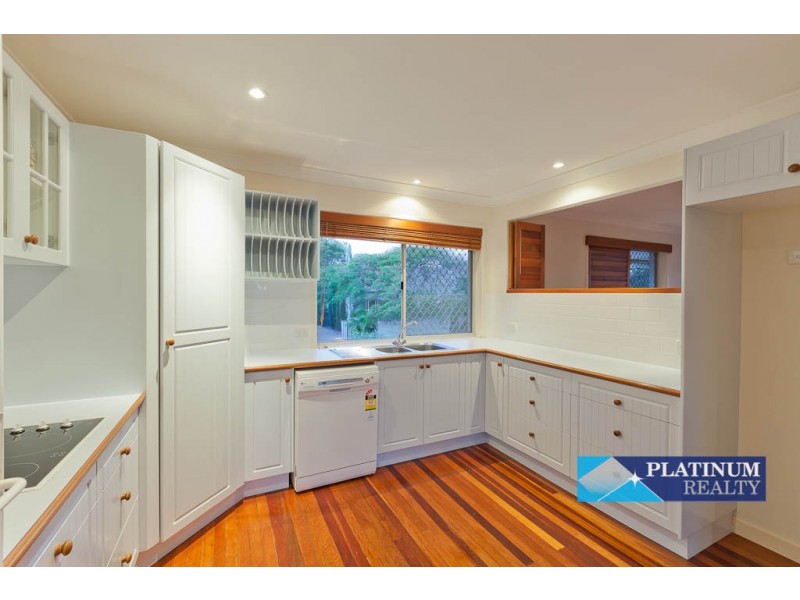 7 Karina Crescent, Broadbeach Waters QLD 4218