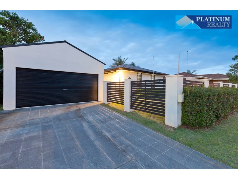 113 Hooker Boulevard, Broadbeach Waters QLD 4218