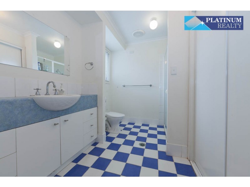 113 Hooker Boulevard, Broadbeach Waters QLD 4218