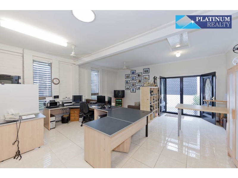 113 Hooker Boulevard, Broadbeach Waters QLD 4218