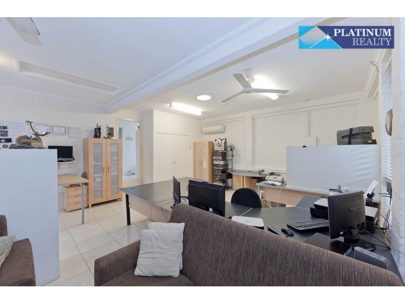 113 Hooker Boulevard, Broadbeach Waters QLD 4218