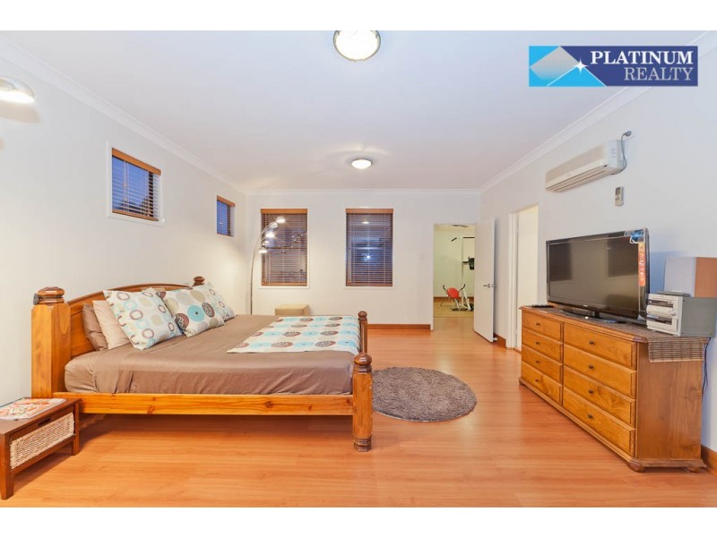 Broadbeach Waters QLD 4218