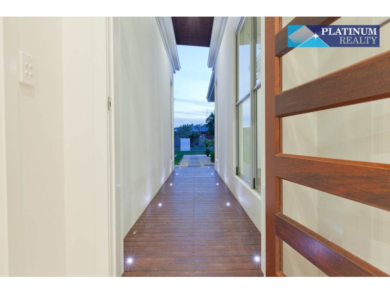 Broadbeach Waters QLD 4218