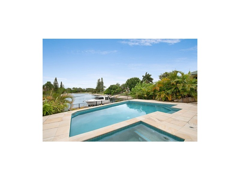 6 Helm Court, Mermaid Waters QLD 4218