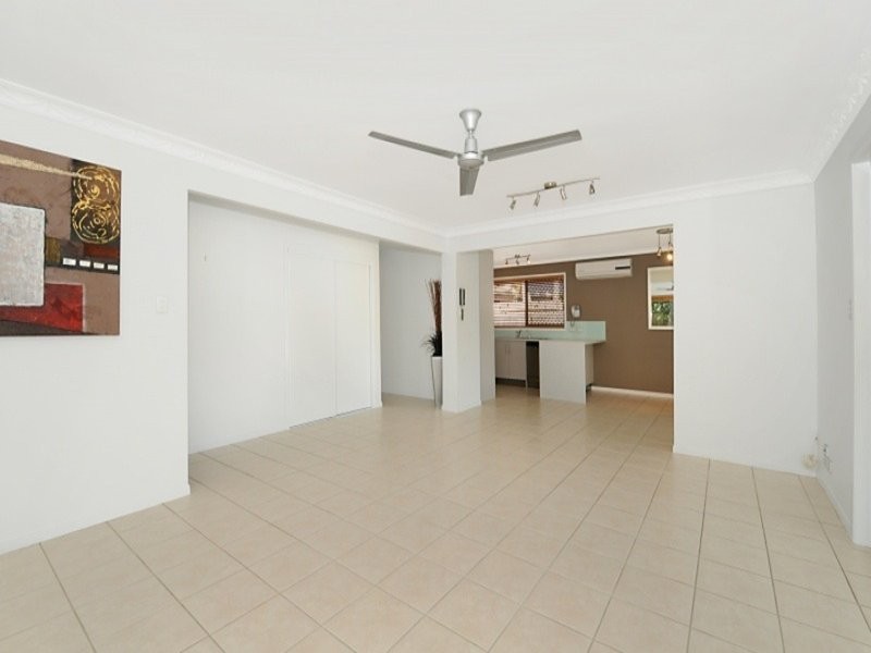 6 Helm Court, Mermaid Waters QLD 4218