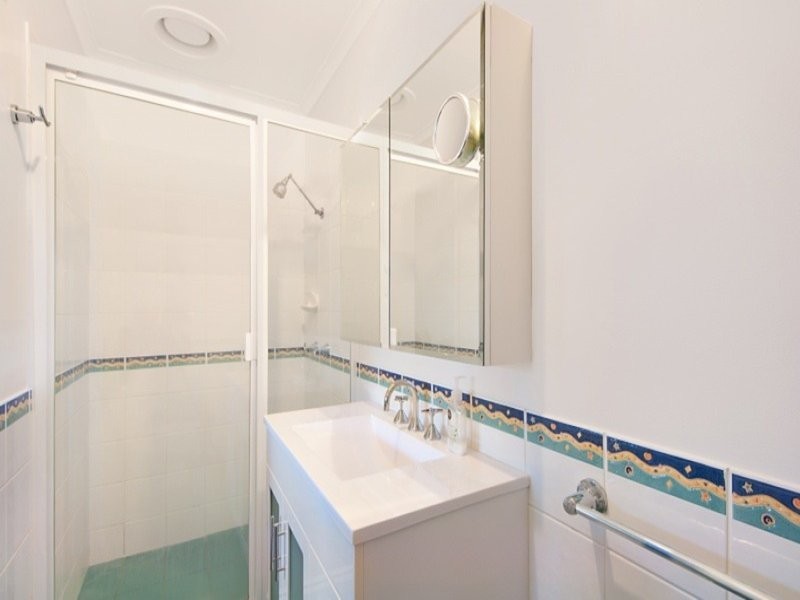 6 Helm Court, Mermaid Waters QLD 4218