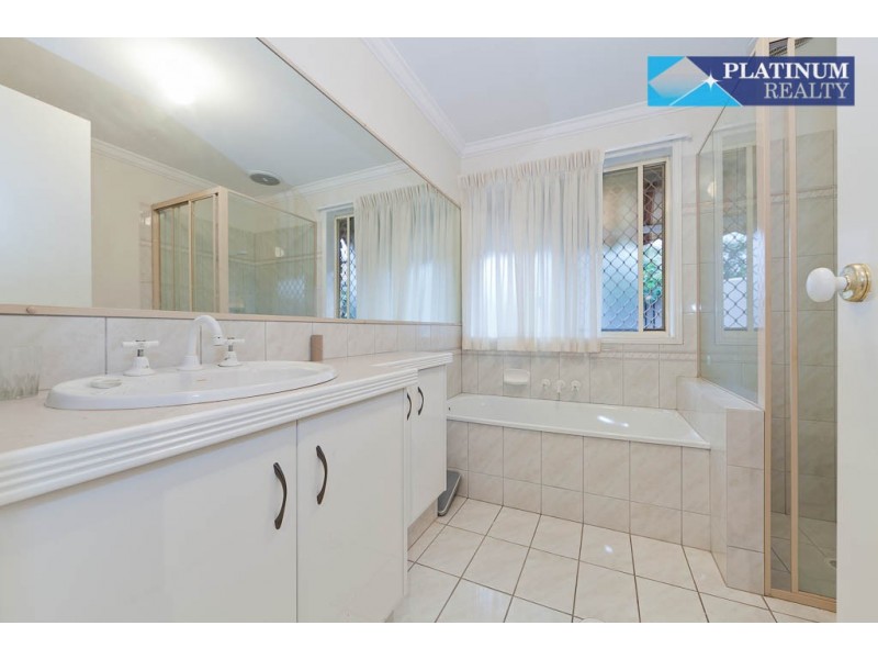Clear Island Waters QLD 4226