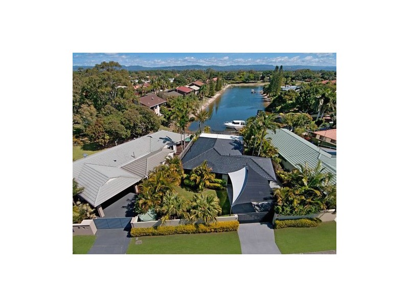 6 Helm Court, Mermaid Waters QLD 4218