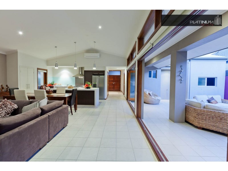 3 Campelles Avenue, Varsity Lakes QLD 4227