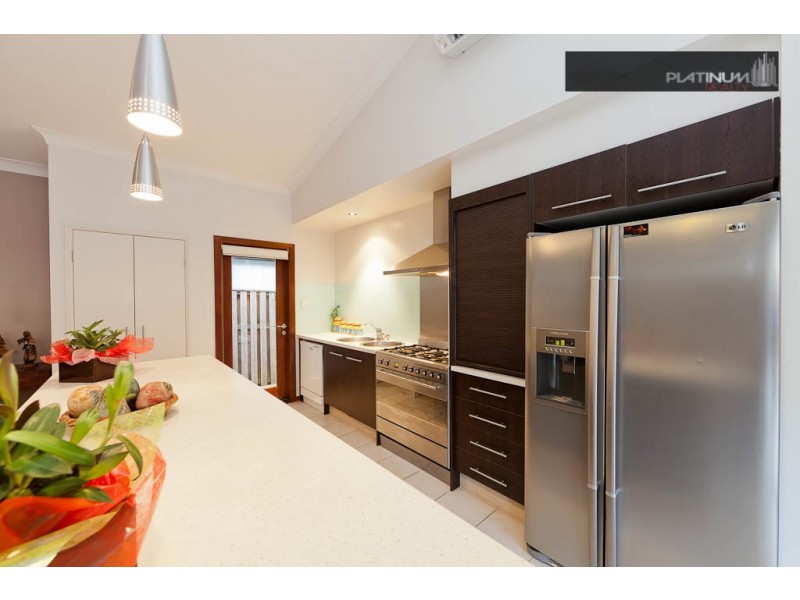 3 Campelles Avenue, Varsity Lakes QLD 4227