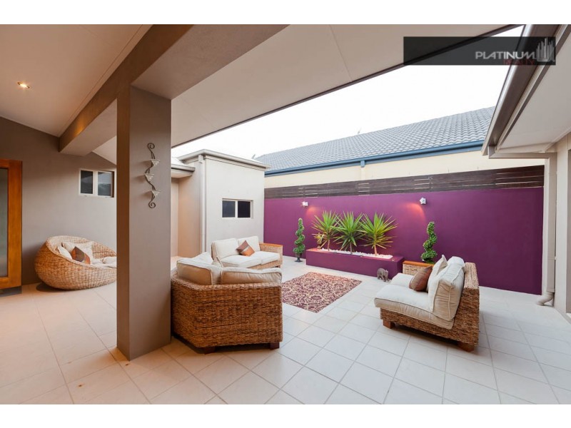 3 Campelles Avenue, Varsity Lakes QLD 4227