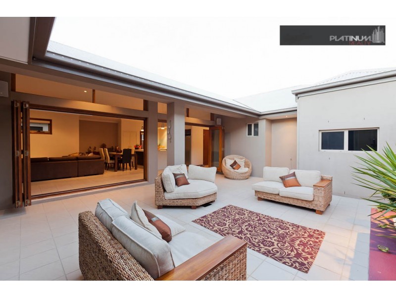 3 Campelles Avenue, Varsity Lakes QLD 4227