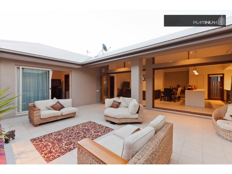 3 Campelles Avenue, Varsity Lakes QLD 4227