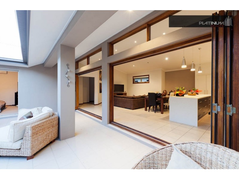 3 Campelles Avenue, Varsity Lakes QLD 4227