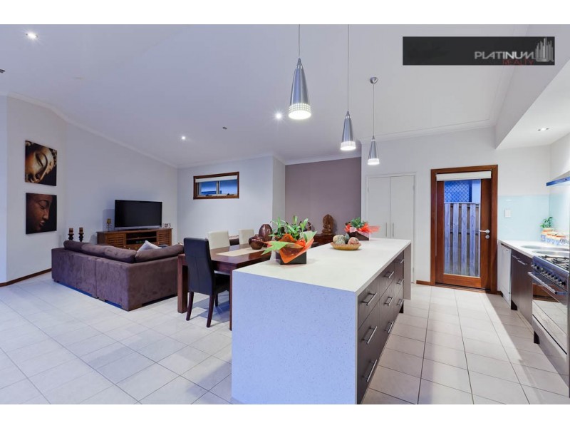 3 Campelles Avenue, Varsity Lakes QLD 4227