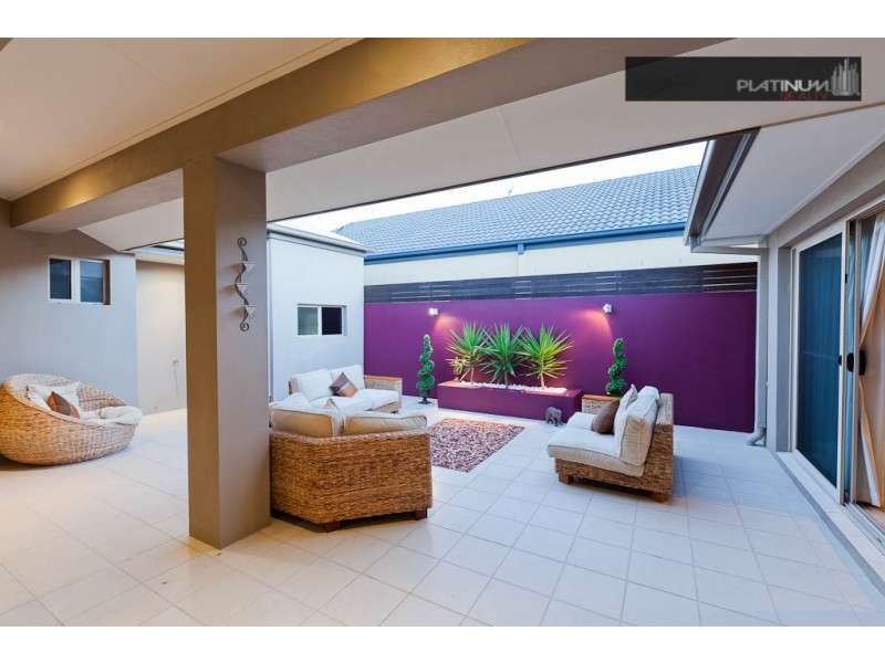 3 Campelles Avenue, Varsity Lakes QLD 4227