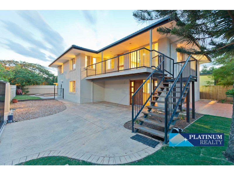 7 Karina Crescent, Broadbeach Waters QLD 4218