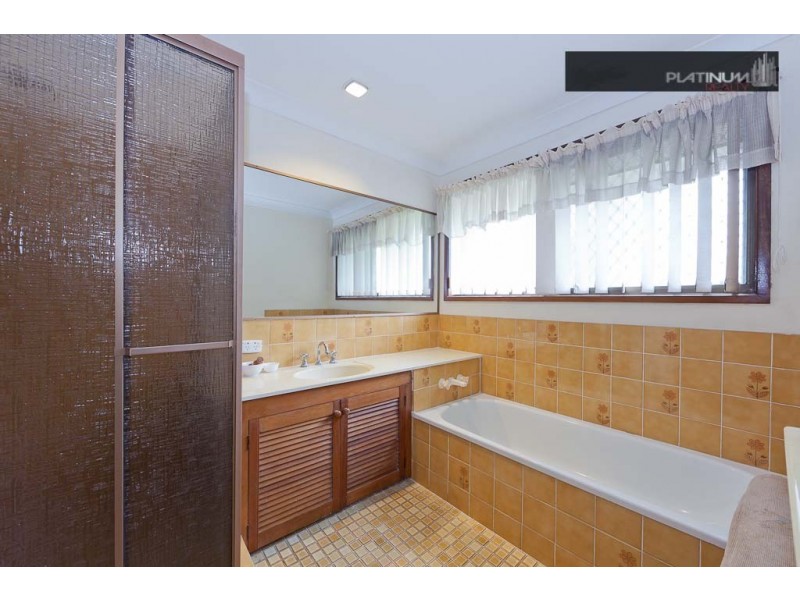 87 Dawn Parade, Miami QLD 4220