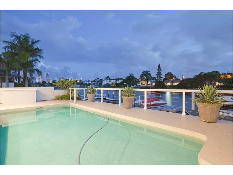 6 Grant Place, Broadbeach Waters QLD 4218