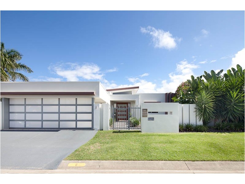 6 Grant Place, Broadbeach Waters QLD 4218