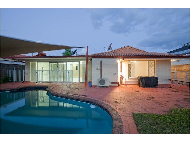 33 Beverley Crescent, Broadbeach Waters QLD 4218