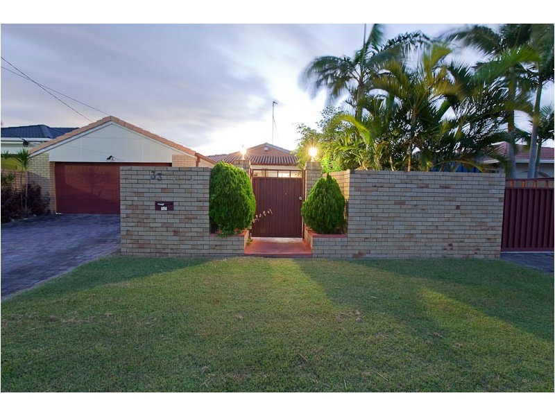 33 Beverley Crescent, Broadbeach Waters QLD 4218