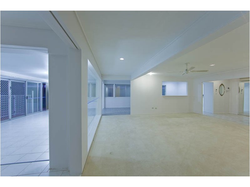 33 Beverley Crescent, Broadbeach Waters QLD 4218