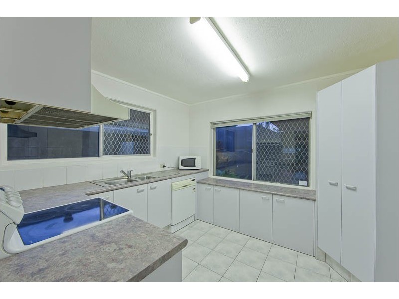 33 Beverley Crescent, Broadbeach Waters QLD 4218