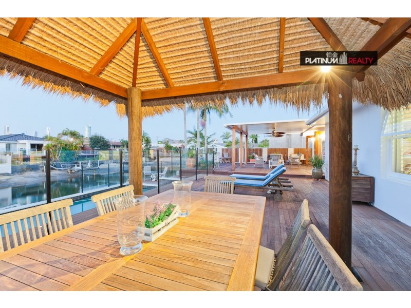 7 Costa Court, Broadbeach Waters QLD 4218