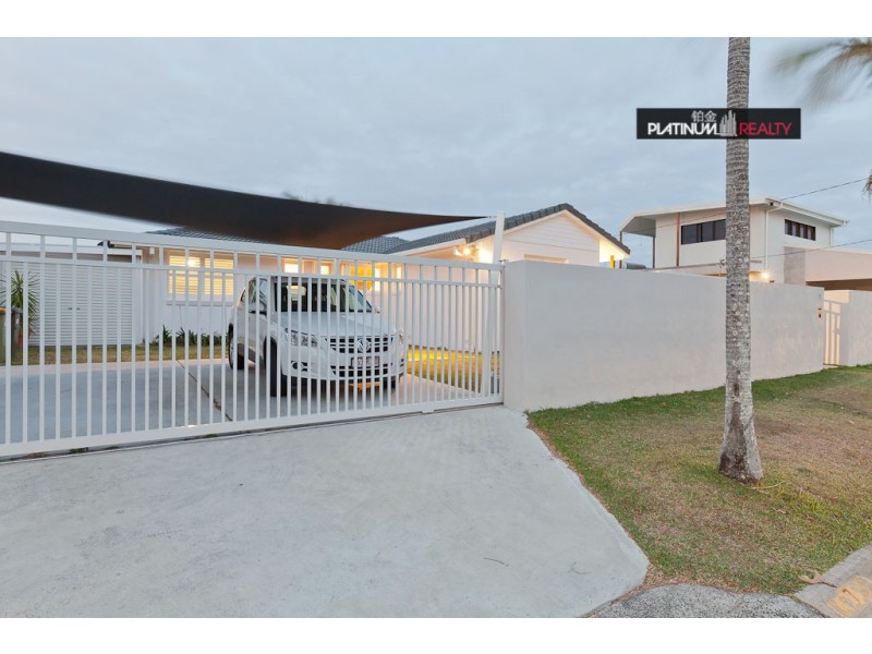 7 Costa Court, Broadbeach Waters QLD 4218