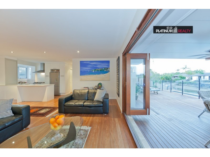 7 Costa Court, Broadbeach Waters QLD 4218