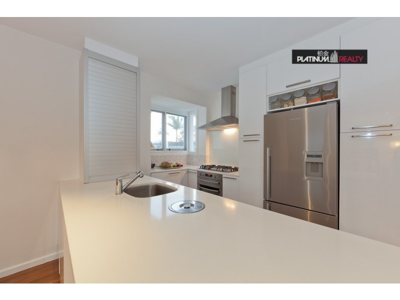 7 Costa Court, Broadbeach Waters QLD 4218