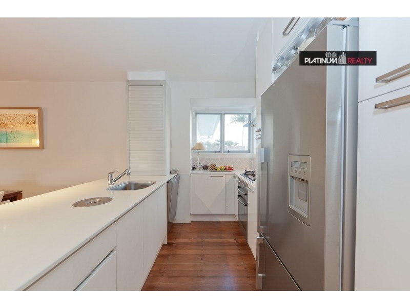 7 Costa Court, Broadbeach Waters QLD 4218