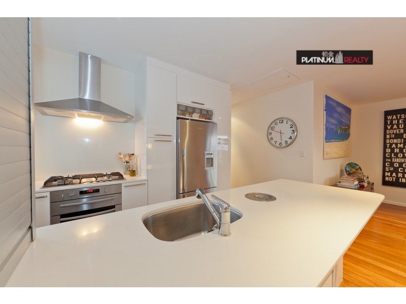 7 Costa Court, Broadbeach Waters QLD 4218