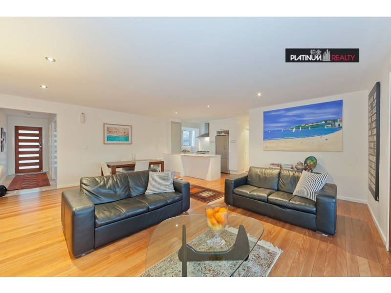 7 Costa Court, Broadbeach Waters QLD 4218