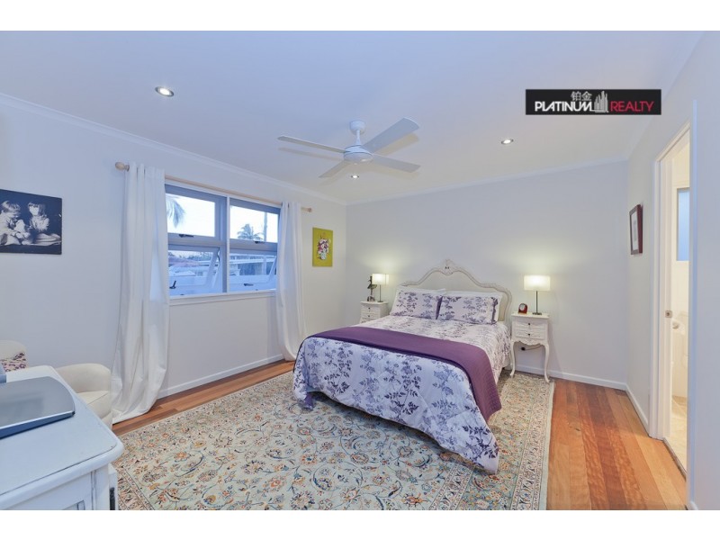 7 Costa Court, Broadbeach Waters QLD 4218