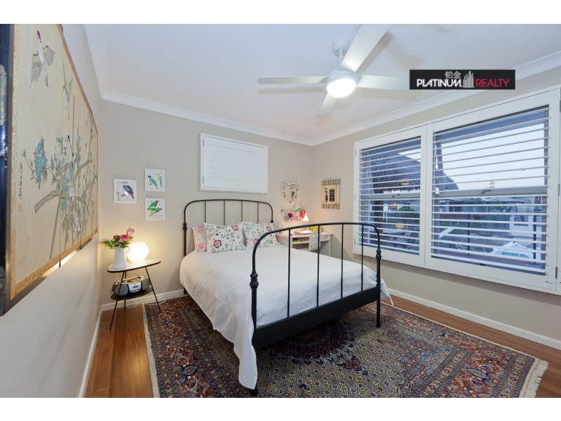 7 Costa Court, Broadbeach Waters QLD 4218