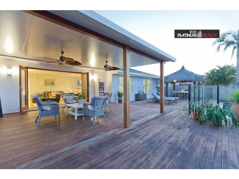 7 Costa Court, Broadbeach Waters QLD 4218