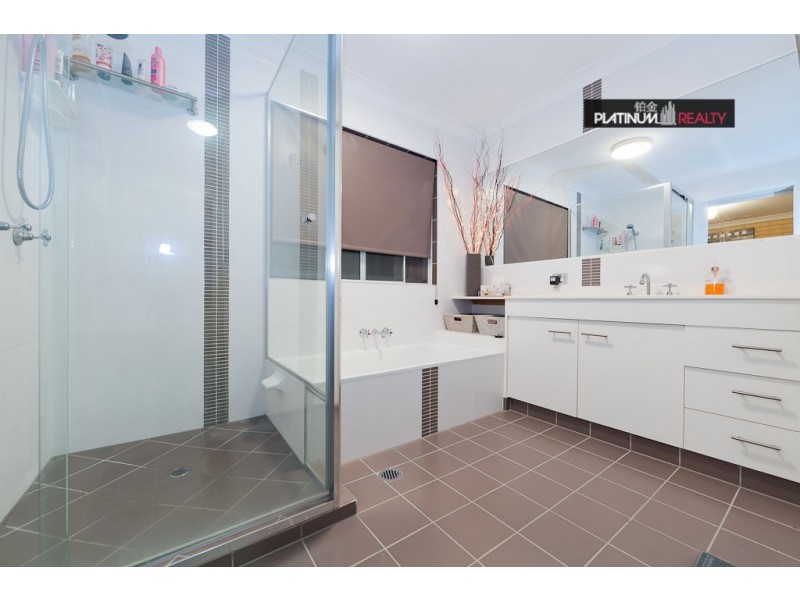 30 Wantana Cres, Edens Landing QLD 4207