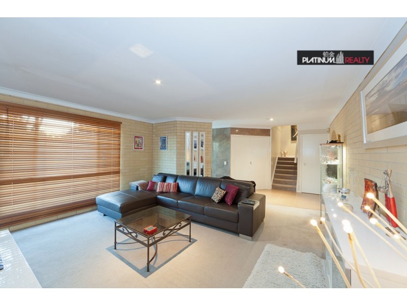 30 Wantana Cres, Edens Landing QLD 4207