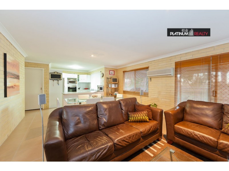 30 Wantana Cres, Edens Landing QLD 4207