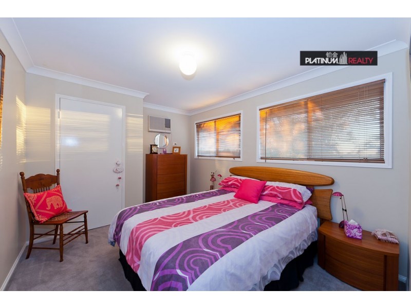 30 Wantana Cres, Edens Landing QLD 4207