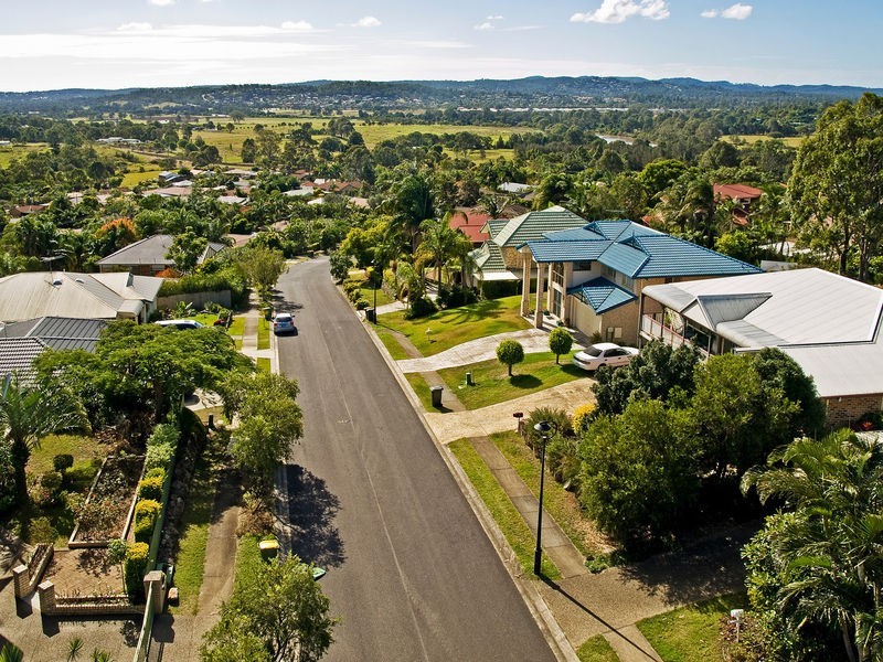 30 Wantana Cres, Edens Landing QLD 4207